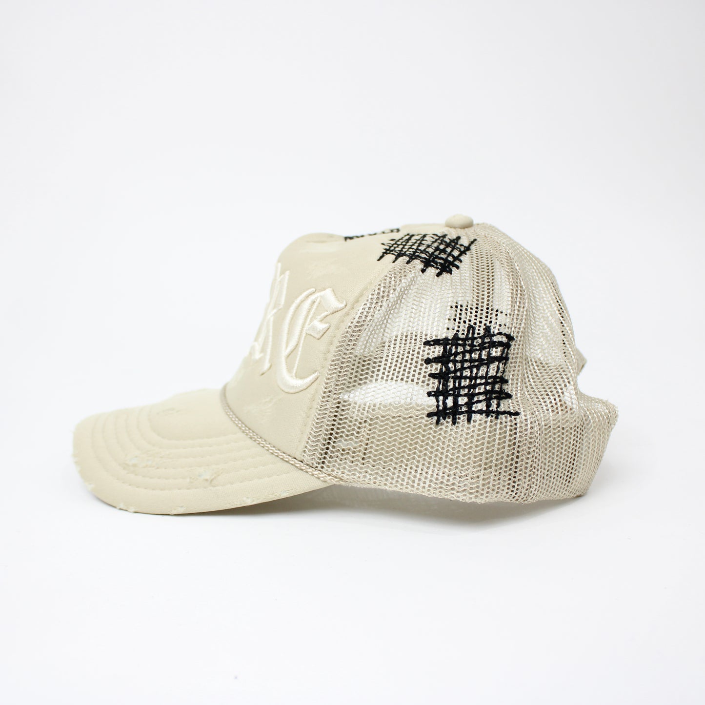PAIN IS PURE 'PURE' LOGO NEEDLE REPAIR TRUCKER HAT CREAM
